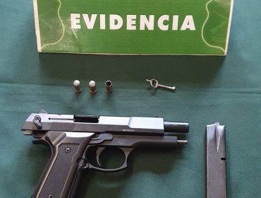 Tres detenidos por porte de pistola a fogueo y dos armas blancas en Valparaíso: sujetos tienen amplio prontuario