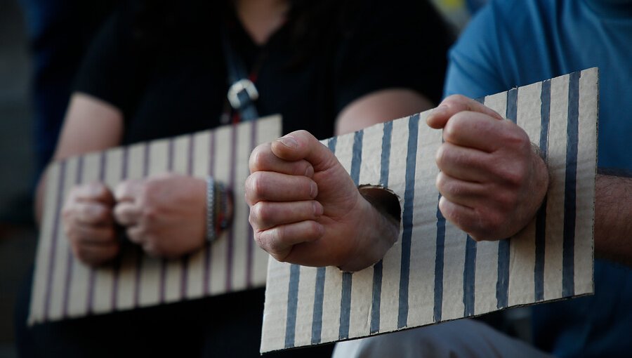 Convención Constitucional golpea la mesa tras apoyar indulto a presos del estallido social