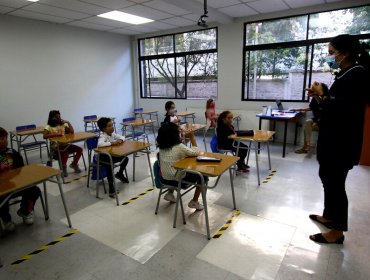 Alcaldesa de Santiago por clases presenciales: "En la comuna no tenemos la infraestructura con todas las condiciones"