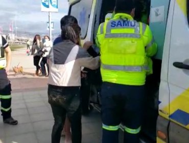 Dos adultos mayores y un menor fueron arrastrados mar adentro por fuerte oleaje en playa de Viña del Mar