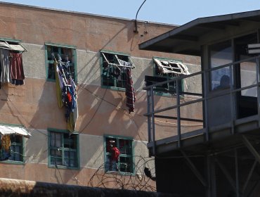 Reo que golpeó a gendarme en cárcel de Valparaíso aumentó su condena en 5 años