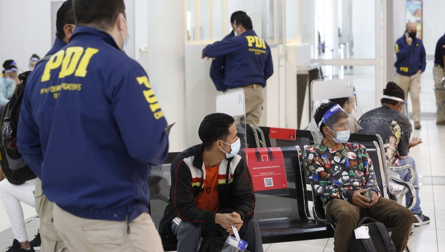 Detienen a ocho venezolanos con visas falsificadas en el Aeropuerto Pudahuel