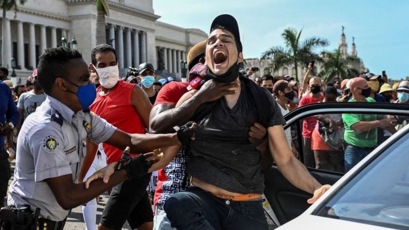 "Cuba despertó": Gobierno comunista en la Isla realiza dura represión ante "estallido social" que pide "libertad"