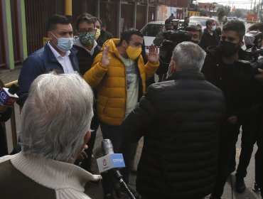 Se "calientan los ánimos en San Ramón": Adherentes de Miguel Ángel Aguilera increpan a candidato de RN