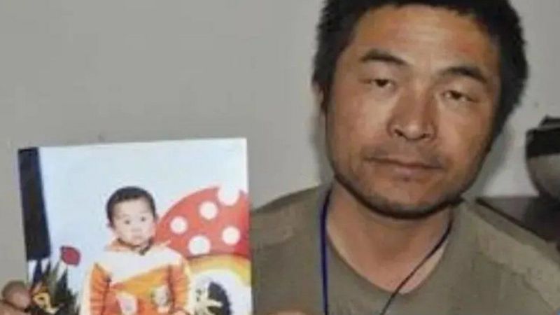 El hombre que se reencontró con su hijo secuestrado en China tras buscarlo durante 24 años y a lo largo de 500 mil kilómetros