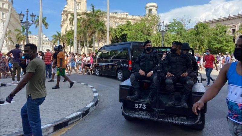 Gobierno de Cuba confirma un muerto en nuevas manifestaciones a las afueras de La Habana