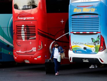 Mujer con Covid-19 y contacto estrecho de variante Delta viajaron en bus de Santiago a Concepción