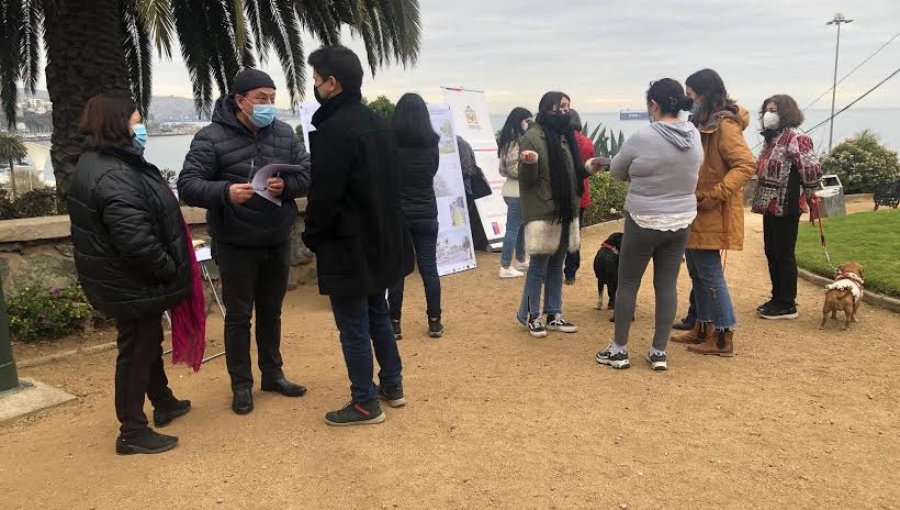 Vecinos participaron en encuentro para mejorar plaza del cerro Castillo de Viña del Mar