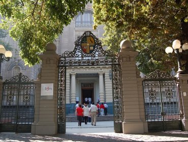 Investigan a 61 estudiantes de Ingeniería de U. de Chile acusados de copia masiva en exámenes mediante WhatsApp