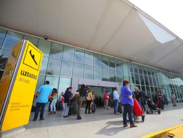 Cinco personas que llegaron a Antofagasta en vuelo desde Colombia dieron positivo por Covid-19