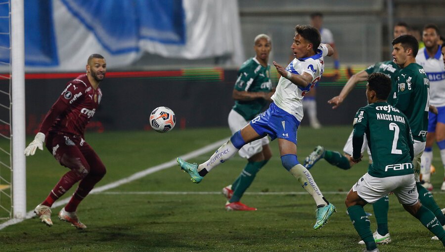 La UC cayó con polémico penal ante Palmeiras por la ida de octavos de Copa Libertadores