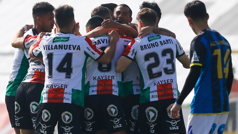 Palestino vence en duelo pendiente a Huachipato que se complica con el descenso