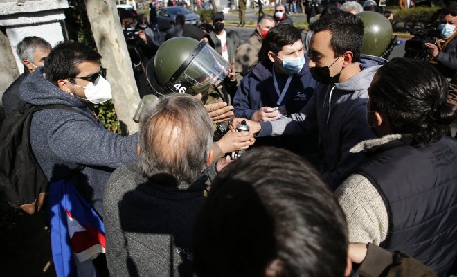 Reportan dos civiles y un policía herido por manifestaciones en Embajada de Cuba