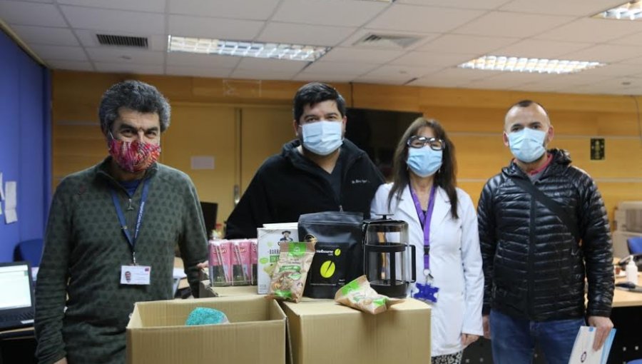 Con simbólica donación, Colegio Médico de Valparaíso reconoce a trabajadores del Hospital Van Buren