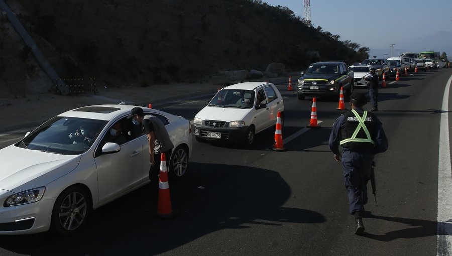 Congestión en carreteras y aduanas sanitarias marcan el inicio de fin de semana largo