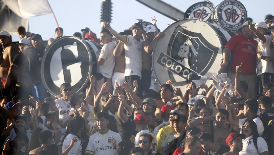 Hinchas de Colo Colo realizaron tradicional arengazo previo al partido con la UC