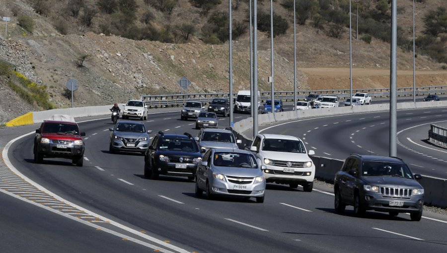 Fin de semana largo: Más de 240 mil vehículos han abandonado la capital