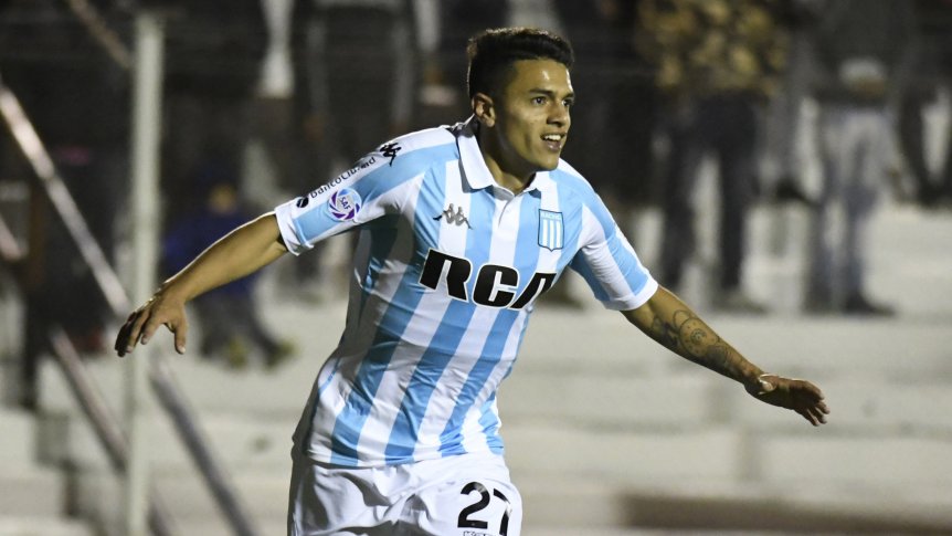 Delantero de Racing surgiría como opción para reforzar el ataque de Colo-Colo