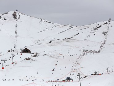 Tres personas fueron rescatadas tras extraviarse en sector de Valle Nevado