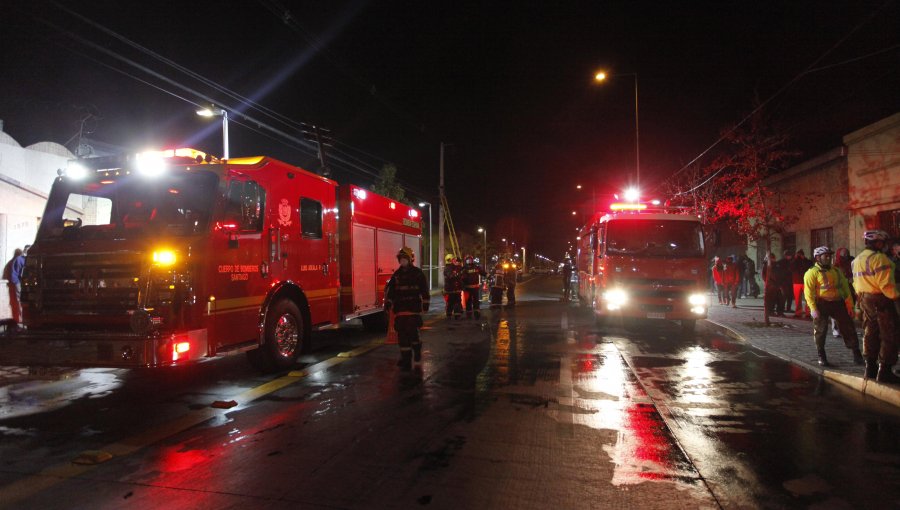 Incendio deja dos viviendas destruidas y al menos ocho damnificados en Macul