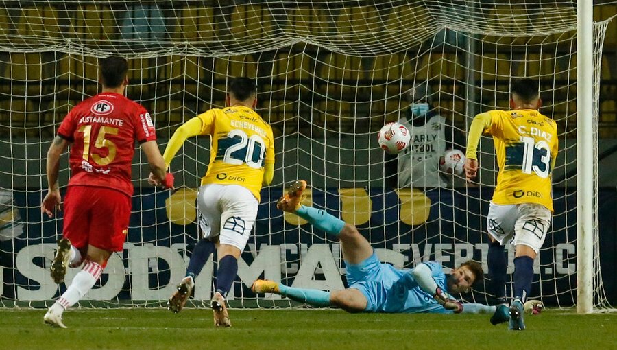 Everton y Ñublense igualaron en duelo donde los arqueros fueron las figuras