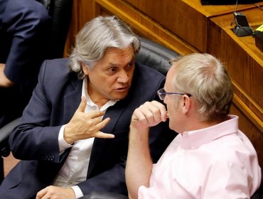 Felipe Kast renuncia a comisión de DD.HH del Senado asegurando que Navarro "defiende dictaduras"