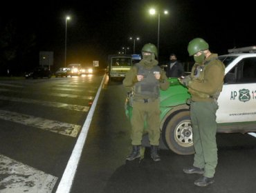 Dos carabineros heridos deja asalto armado a local comercial en Victoria: uno se encuentra grave