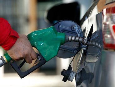 Ministro de Hacienda adelanta que las gasolinas "van a seguir subiendo en las próximas semanas"