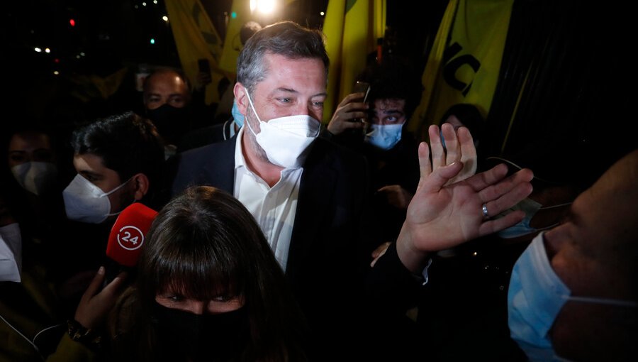 Sebastián Sichel le cerró la puerta a eventual pacto electoral con el partido de José Antonio Kast