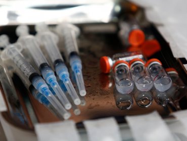 Varios municipios de la región Metropolitana suspenden vacunación este jueves por quiebre de stock