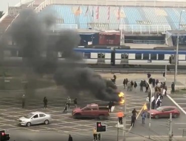 Barricadas en la Caleta Portales generan verdadero caos vial en la Av. España: tránsito cortado hacia Valparaíso y Viña