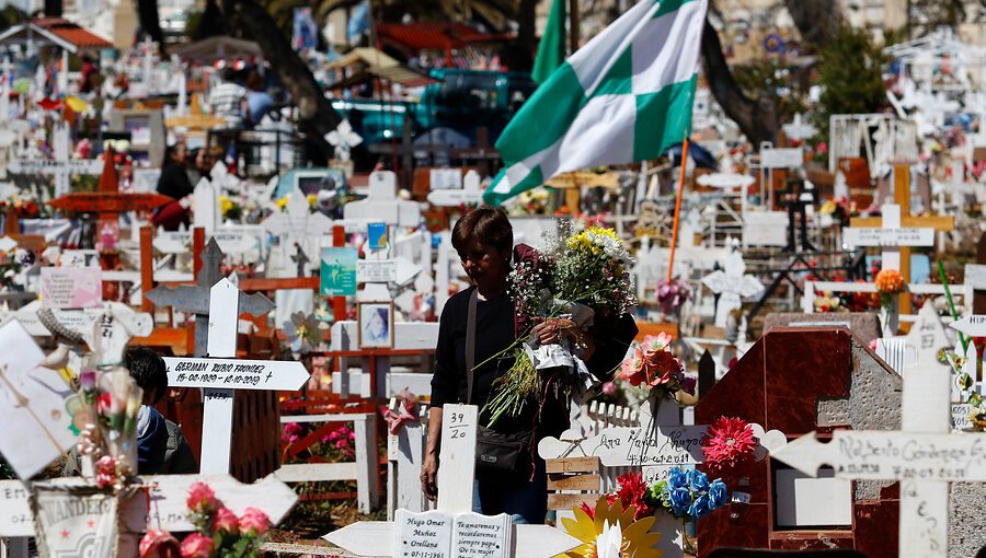 67 familias afectadas por inundaciones en tumbas de Cementerio de Valparaíso demandaron a la Corporación Municipal