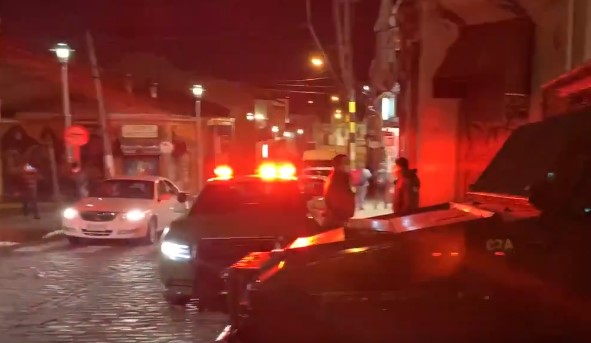 Balacera deja un fallecido y un herido en las afueras del ascensor Reina Victoria del Cerro Alegre