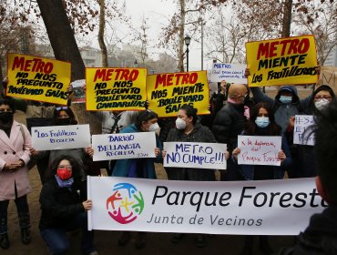 Vecinos del Parque Forestal se manifiestan ante eventual construcción de la Línea 7 del Metro