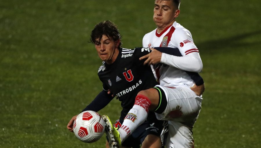 Una inspirada Universidad de Chile le ganó a domicilio a Curicó y lo hunde en la tabla