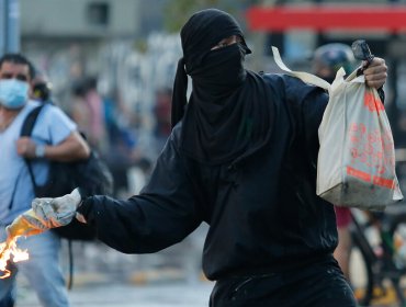 Corte revoca prisión preventiva contra acusado de lanzar molotov durante el estallido social en plaza Baquedano