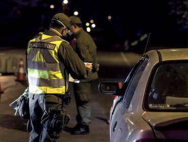 La noche de furia de funcionario municipal: condujo en estado ebriedad, opuso resistencia y amenazó a carabineros