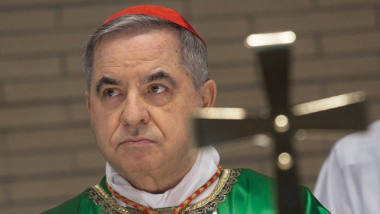 Cardenal Angelo Becciu niega acusaciones por malversación y soborno: "Siempre fui obediente al Papa"