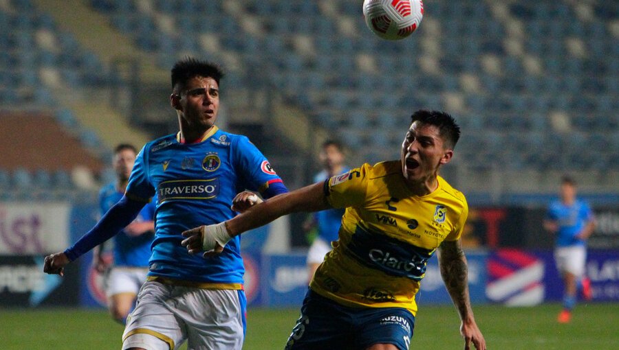 Everton venció en un disputado encuentro a Audax y se suma a la pelea por el título