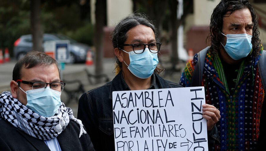 Manifestantes exigieron frente al Congreso celeridad en tramitación de indulto a presos del estallido social