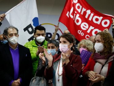 Paula Narváez inscribe candidatura para consulta ciudadana de Unidad Constituyente negando "encerrona" Yasna Provoste