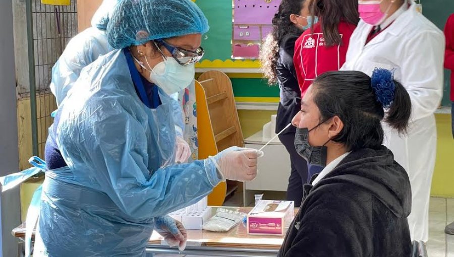 Robustecen estrategia de testeos de antígenos menos invasivos en colegios de la región de Valparaíso