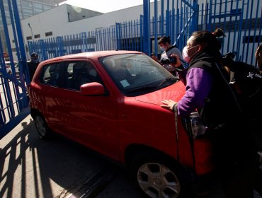 Gabriel Boric fue increpado y agredido por un interno en su visita al penal Santiago 1: tuvo que salir escoltado del recinto