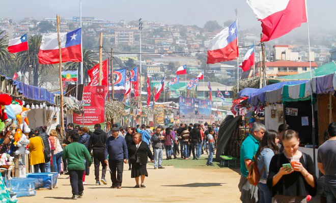 Ministerio de Salud dice que evaluará comportamiento de la pandemia para tener Fiestas Patrias con "mayores libertades"