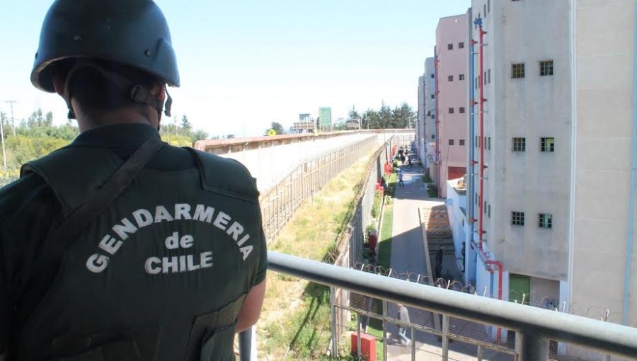 Pese a protestas, Gendarmería afirma que cárcel de Valparaíso se mantuvo en "normal funcionamiento"