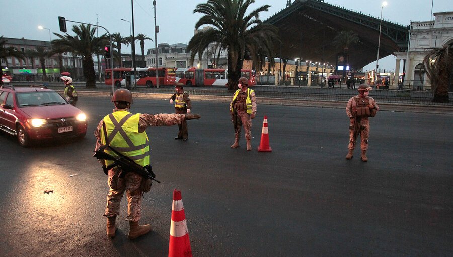 Estiman que "en la tercera semana de agosto" la región Metropolitana podría alcanzar requisitos para atrasar el toque de queda