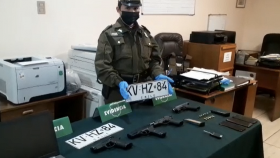 Persecución policial termina con tres detenidos en La Pintana: uno amenazó a carabinero con una pistola