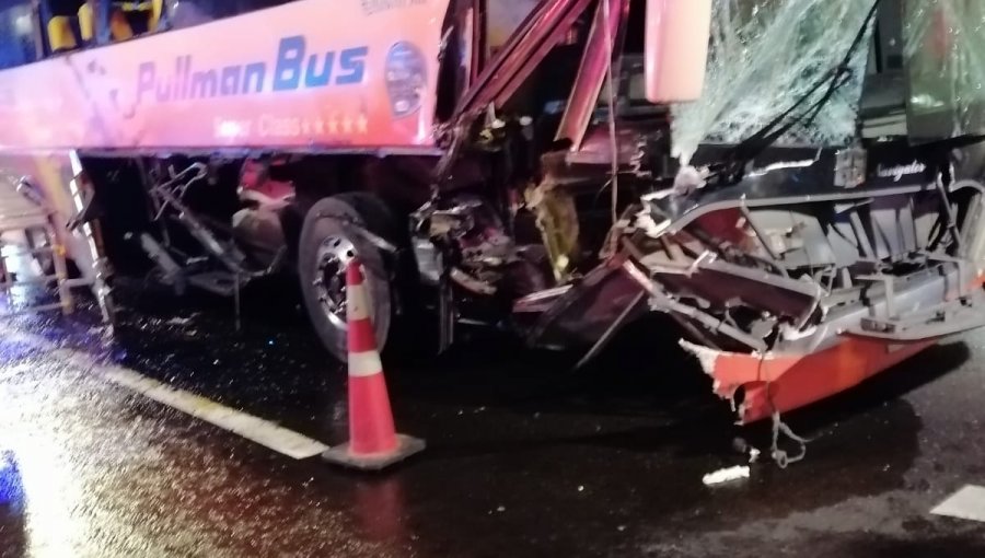 Carga de camión cae contra bus dejando cuatro lesionados en túnel Zapata: chofer conducía sin licencia correpondiente