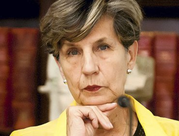 Senadora Allende tilda de "determinante" la implementación del monitoreo telemático para disminuir la violencia de género