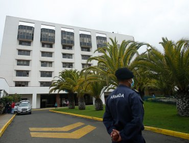 11 contagiados y 15 contactos estrechos: Detectan brote de coronavirus en empresa que presta servicios al Hospital Naval de Viña del Mar